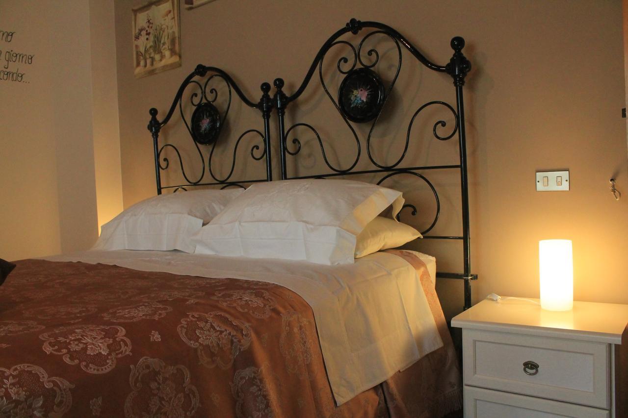 B&B A Casa Di Nonna Massa d'Albe ภายนอก รูปภาพ